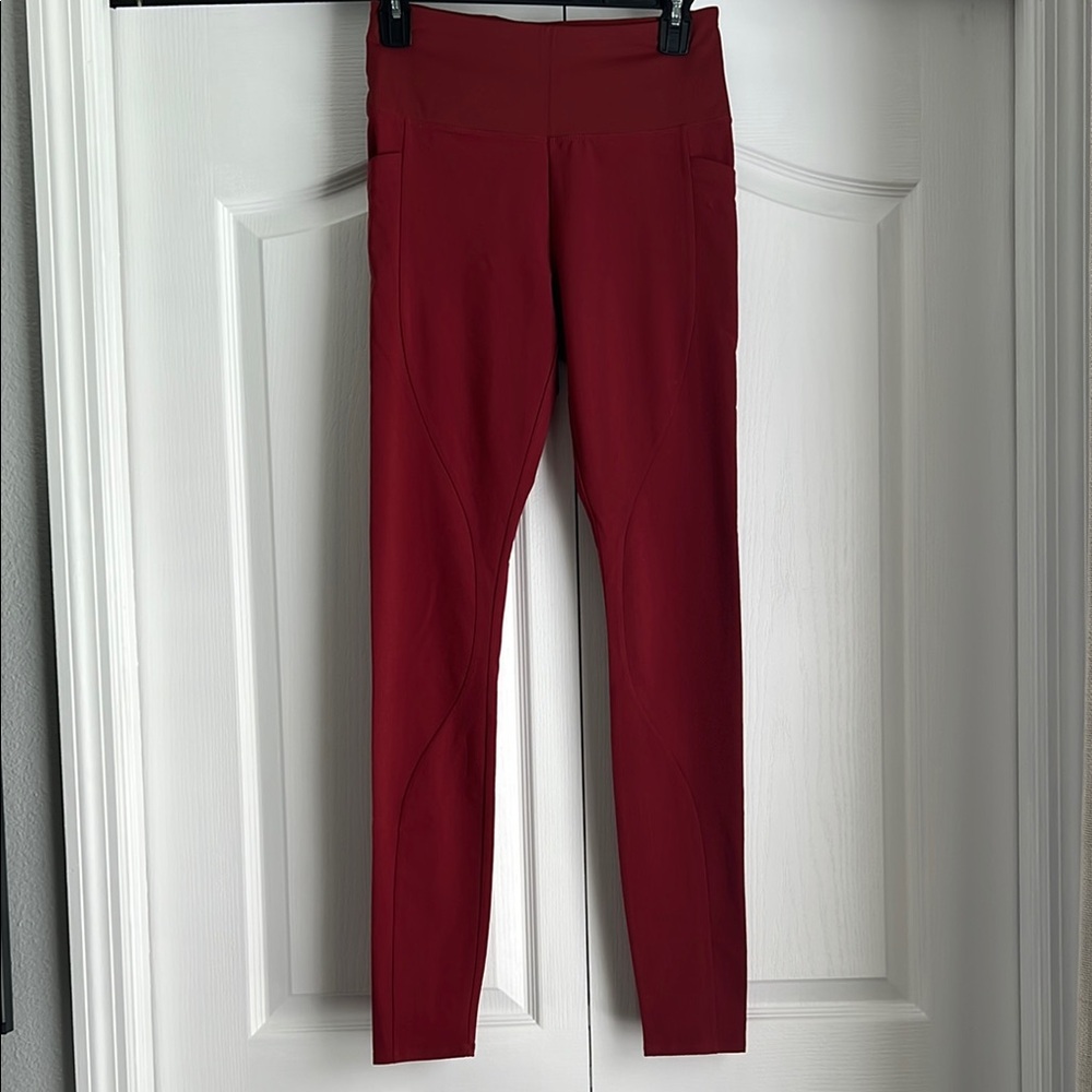 Athleta Red Quest Hybrid Tight Leggings